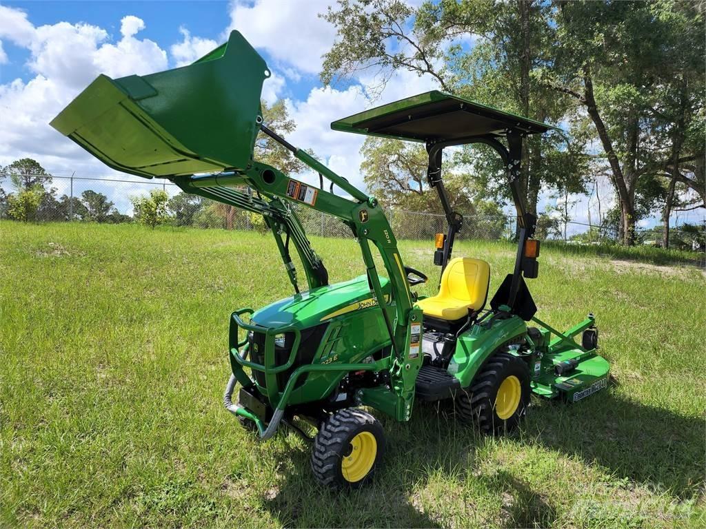 John Deere 1023E 小型拖拉机