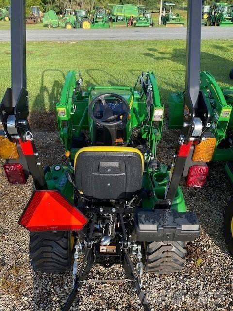 John Deere 1023E 小型拖拉机