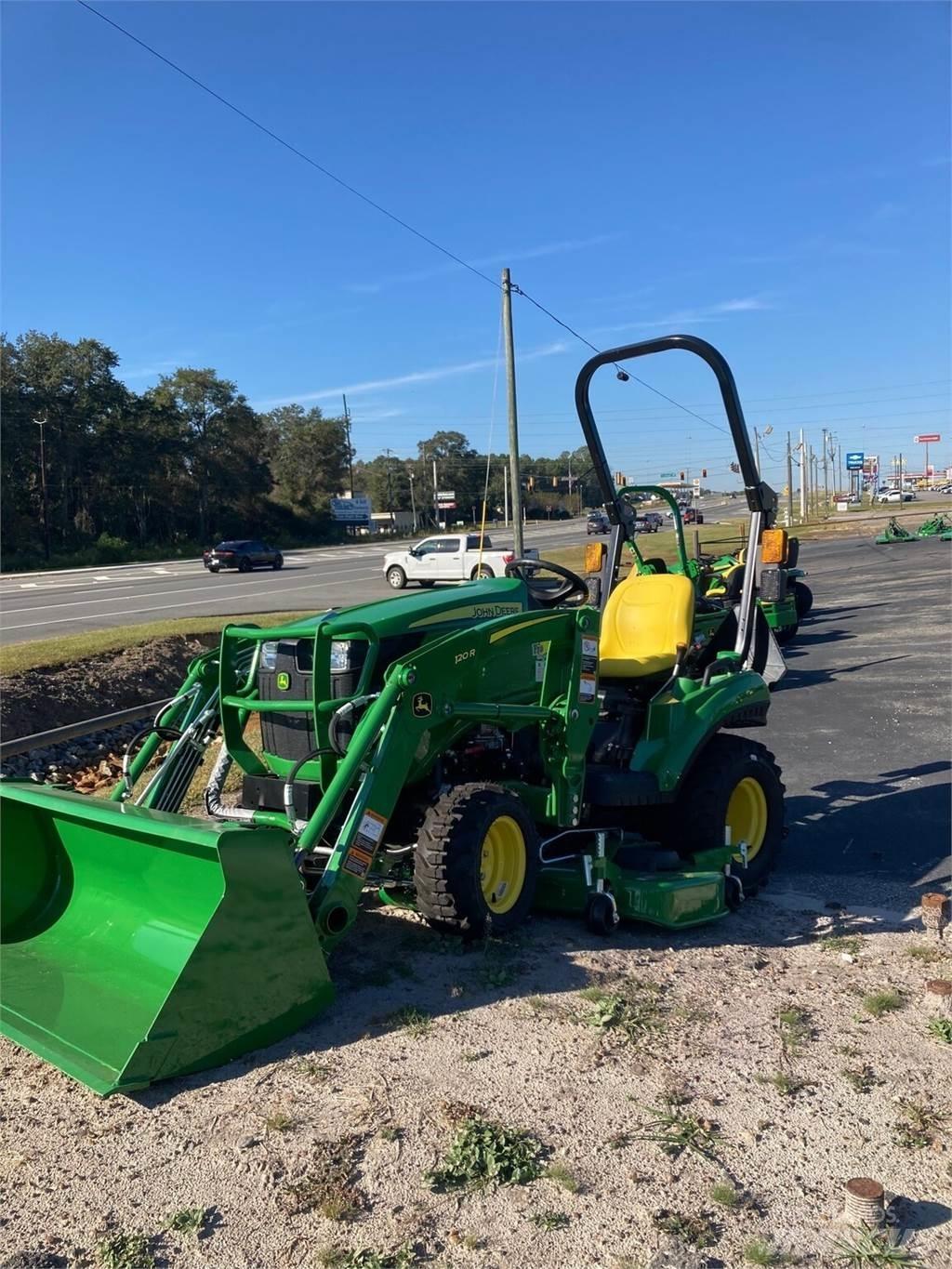 John Deere 1023E 小型拖拉机