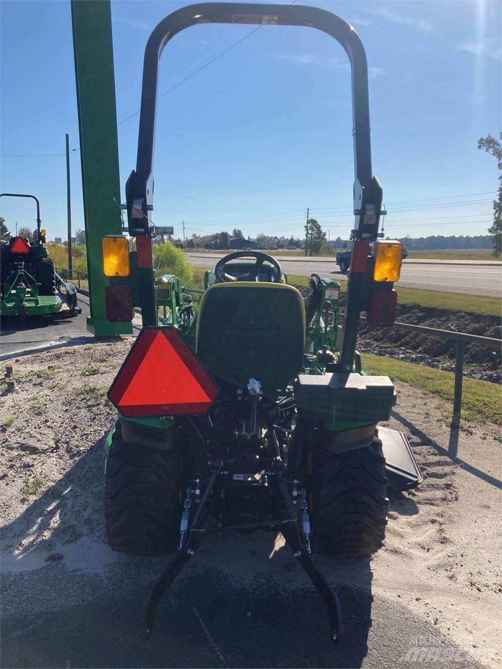 John Deere 1023E 小型拖拉机