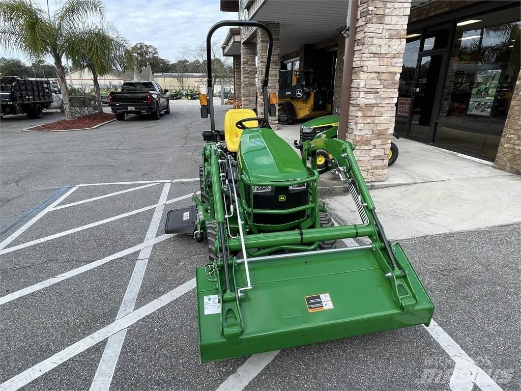 John Deere 1023E 小型拖拉机