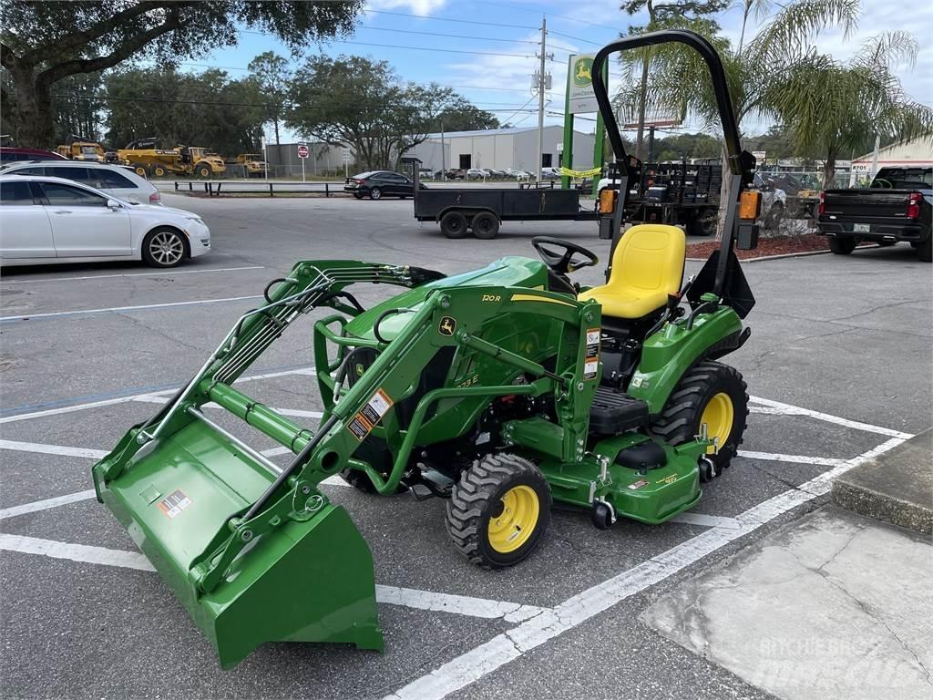 John Deere 1023E 小型拖拉机