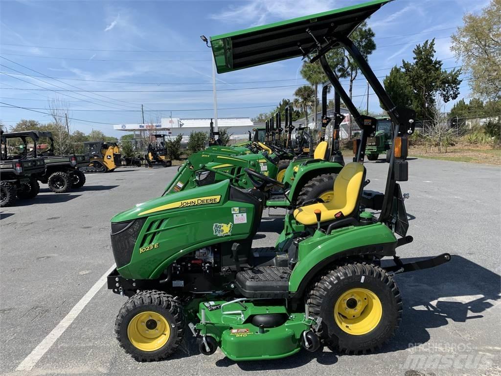 John Deere 1023E 小型拖拉机