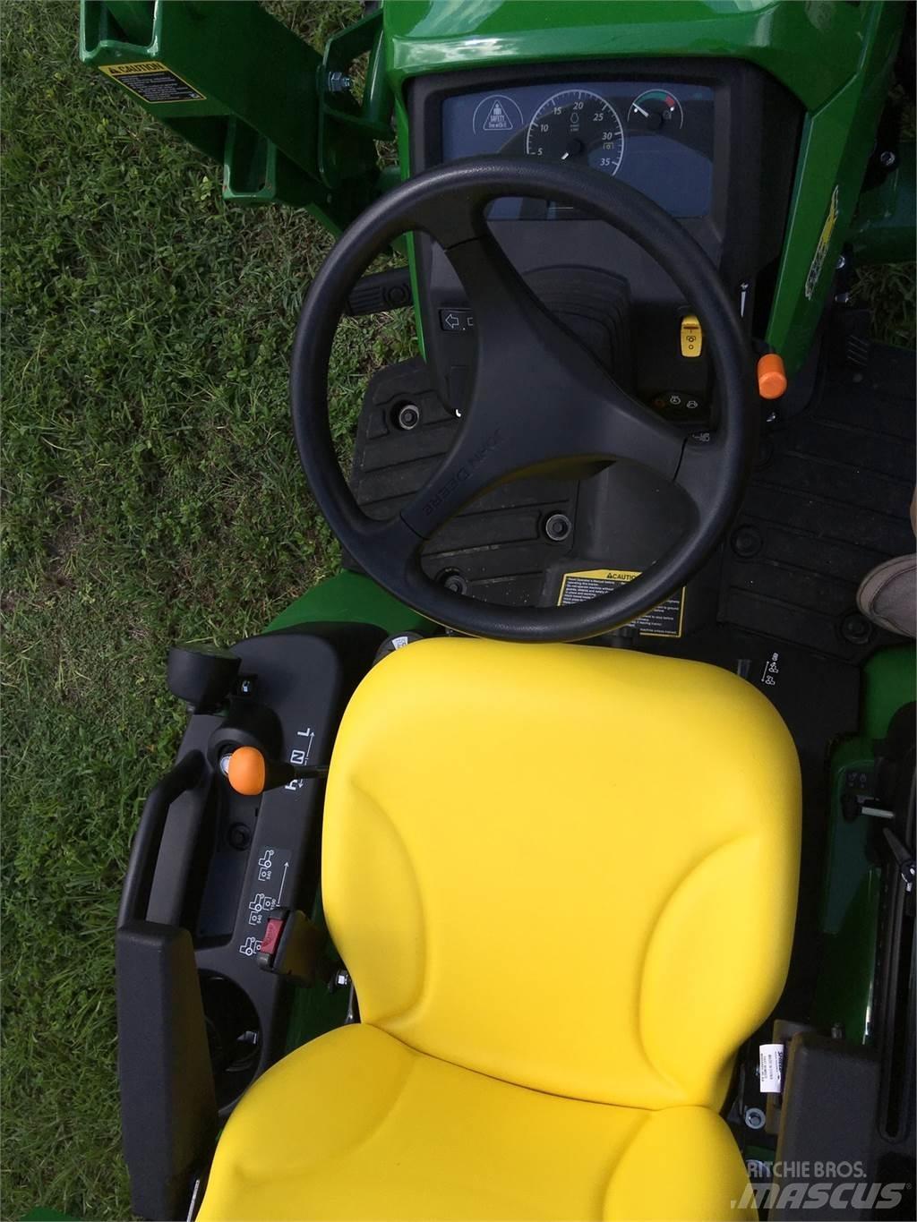 John Deere 1025R 小型拖拉机