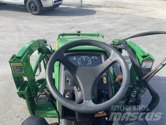 John Deere 1025R 小型拖拉机