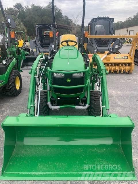 John Deere 1025R 小型拖拉机