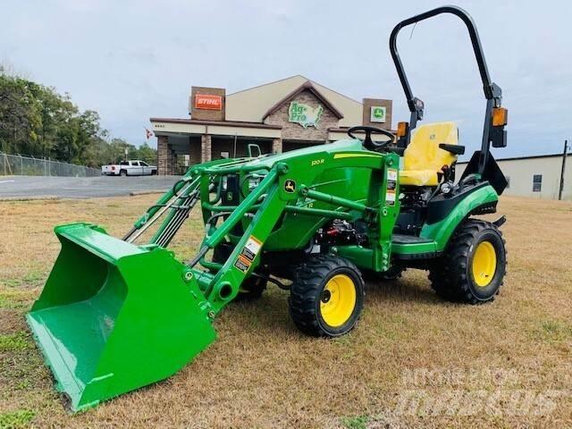 John Deere 1025R 小型拖拉机