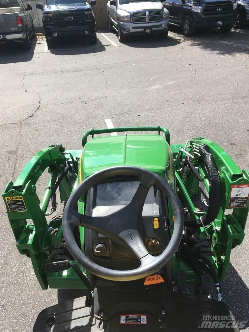 John Deere 1025R 小型拖拉机
