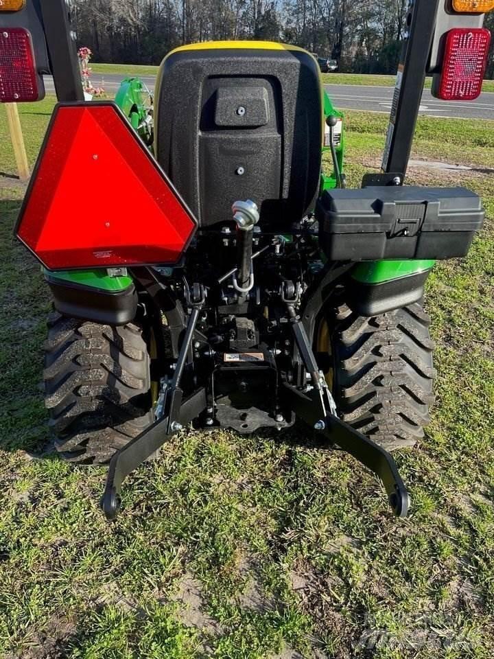 John Deere 1025R 小型拖拉机