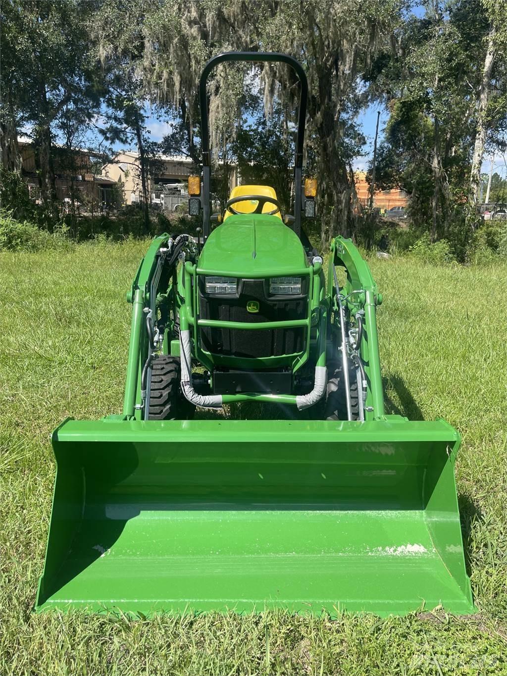 John Deere 1025R 小型拖拉机