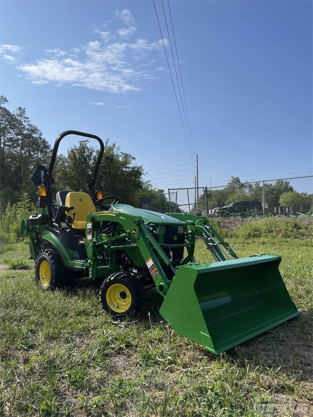 John Deere 1025R 小型拖拉机