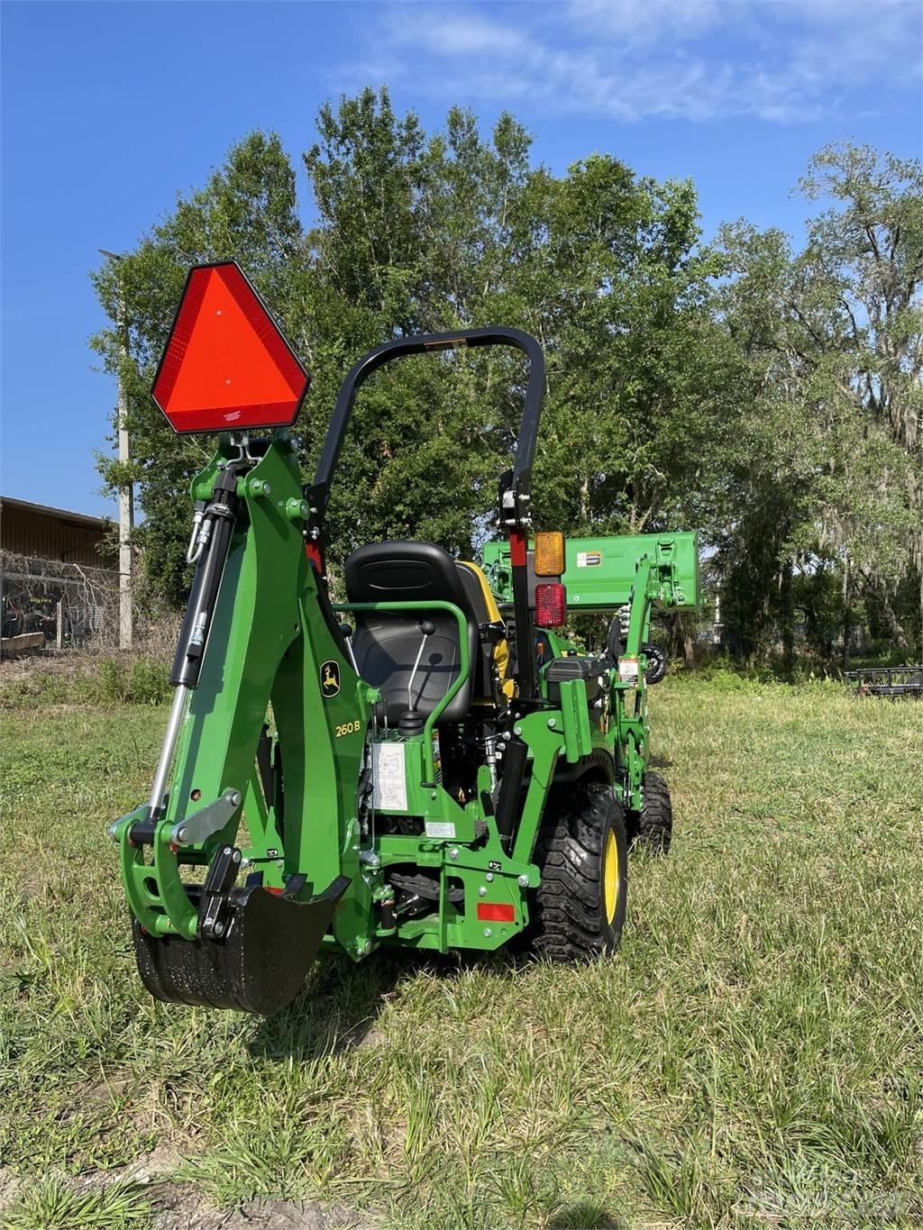 John Deere 1025R 小型拖拉机