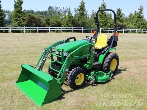 John Deere 2025R 小型拖拉机