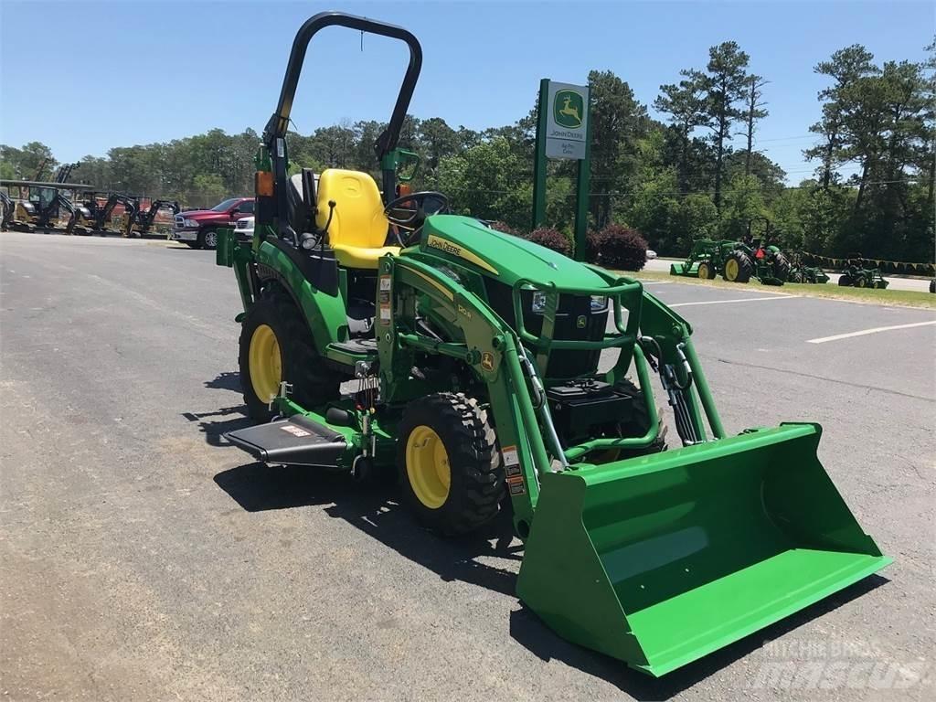 John Deere 2025R 小型拖拉机