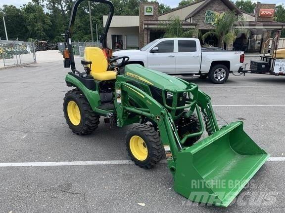 John Deere 2025R 小型拖拉机