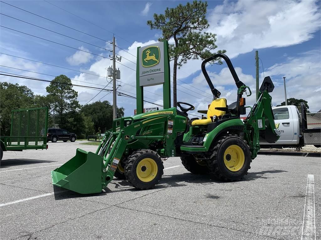 John Deere 2025R 小型拖拉机