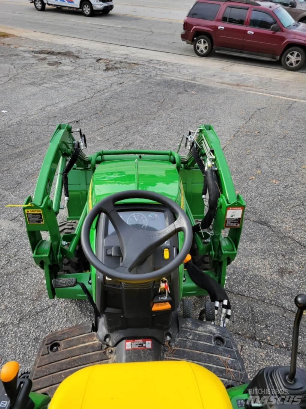 John Deere 2025R 小型拖拉机