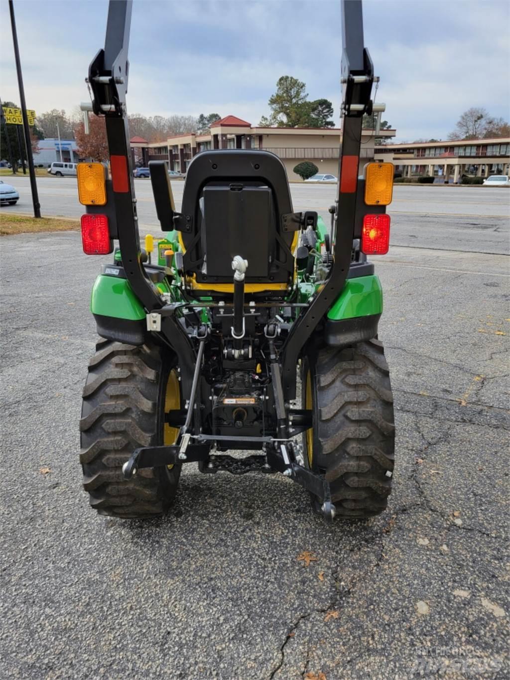 John Deere 2025R 小型拖拉机