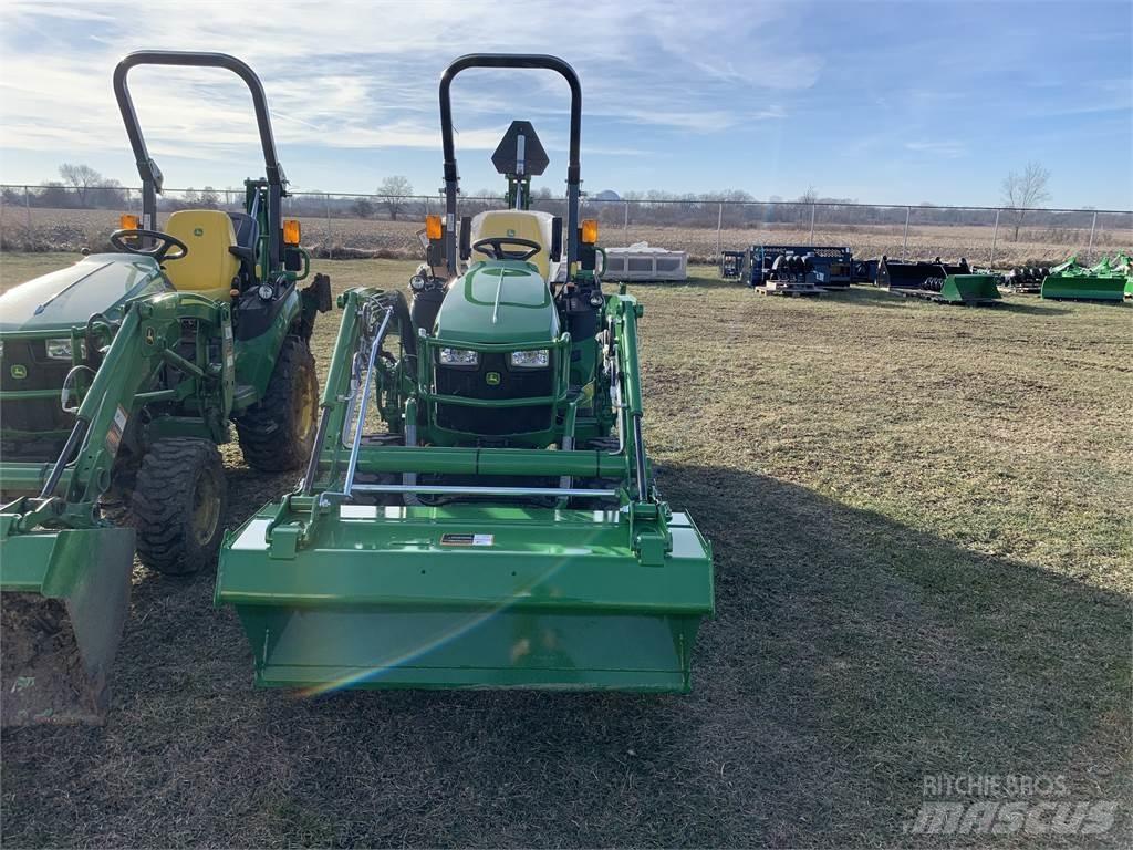 John Deere 2025R 小型拖拉机