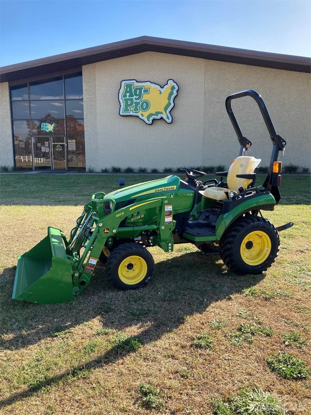 John Deere 2025R 小型拖拉机