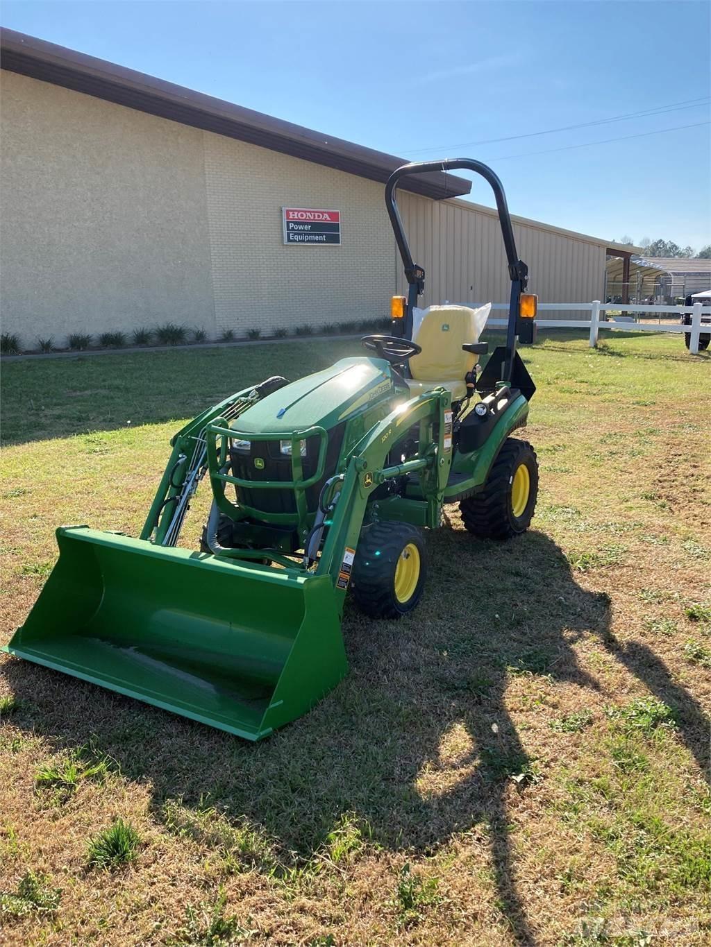John Deere 2025R 小型拖拉机