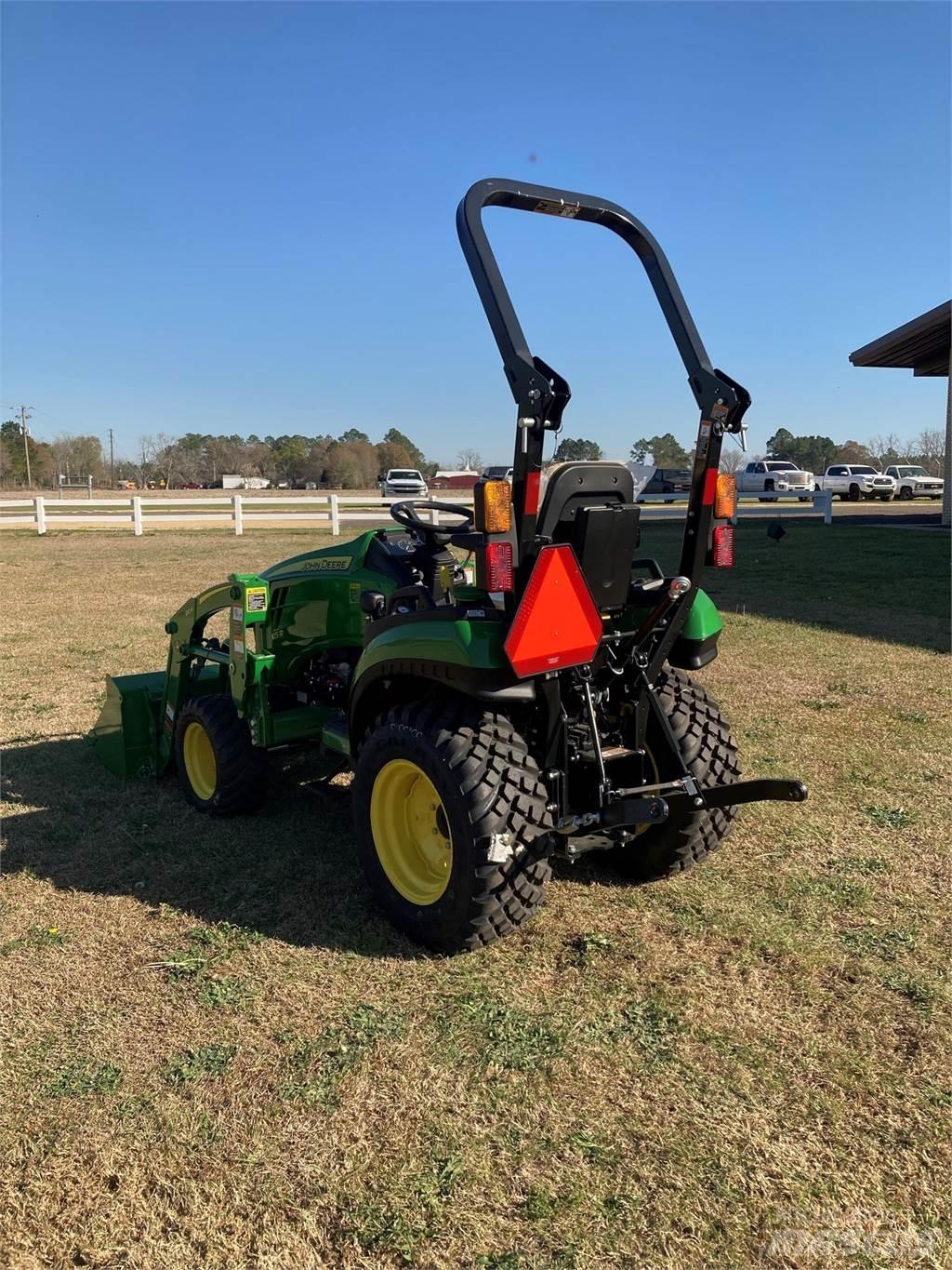 John Deere 2025R 小型拖拉机