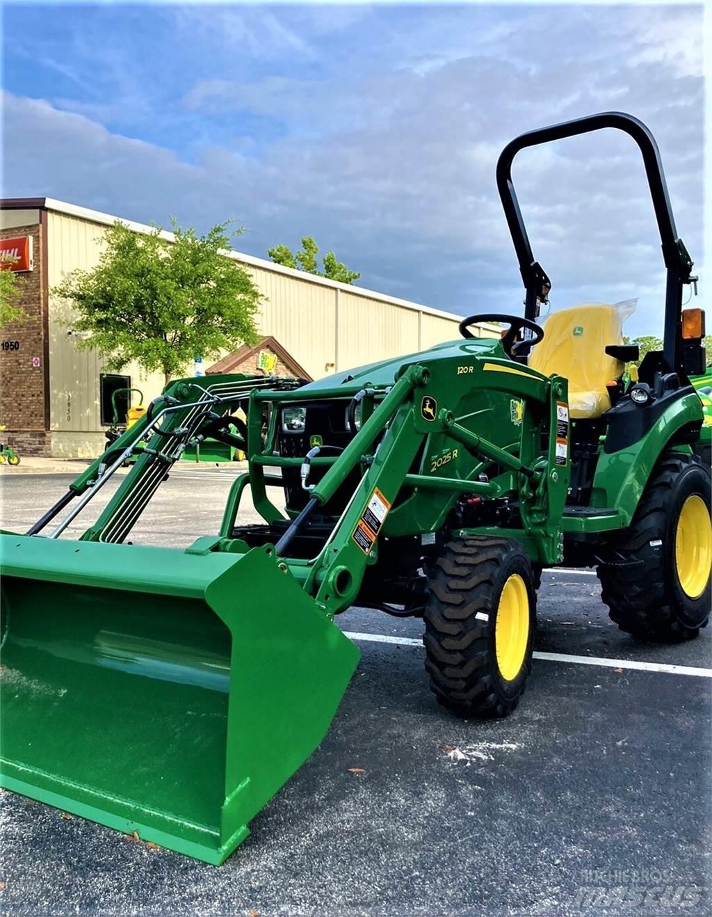 John Deere 2025R 小型拖拉机