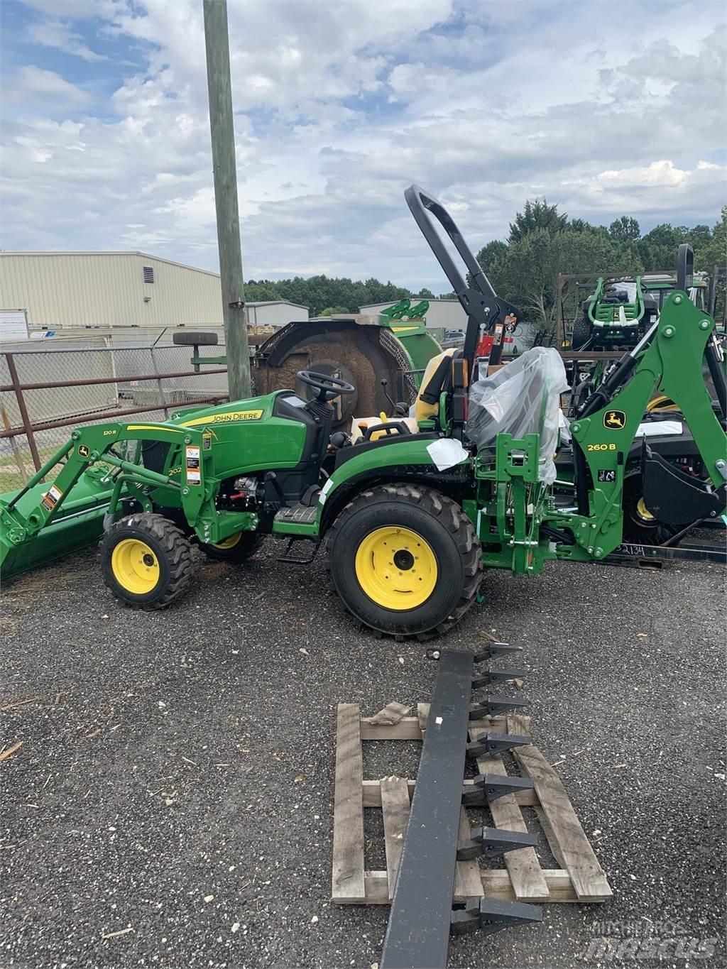 John Deere 2025R 小型拖拉机