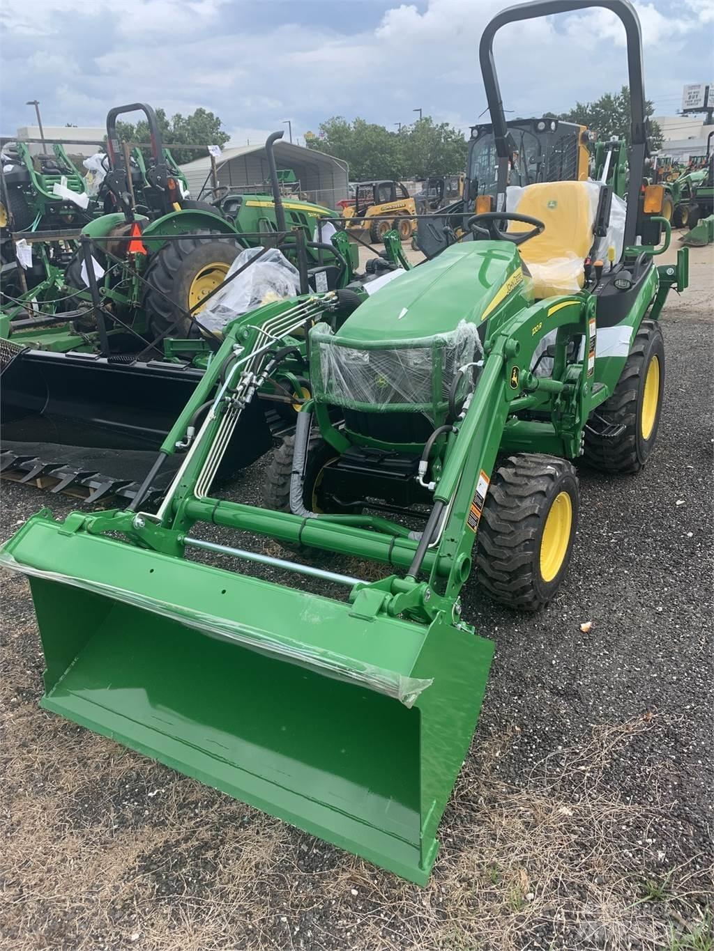 John Deere 2025R 小型拖拉机