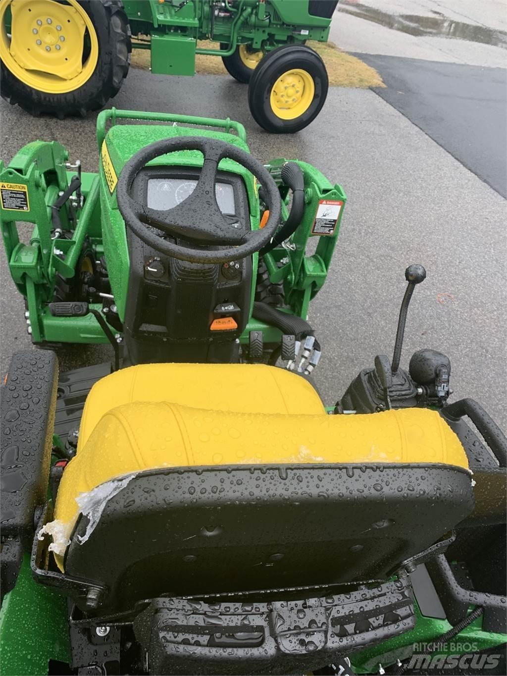 John Deere 2025R 小型拖拉机