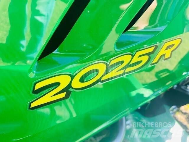 John Deere 2025R 小型拖拉机