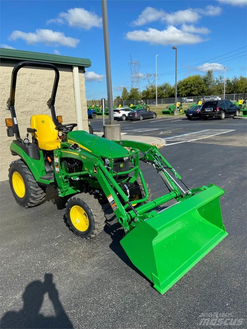 John Deere 2025R 小型拖拉机