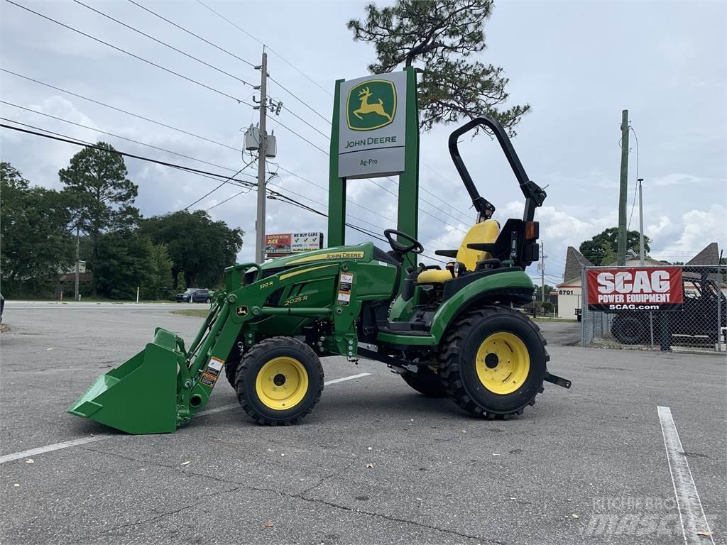 John Deere 2025R 小型拖拉机