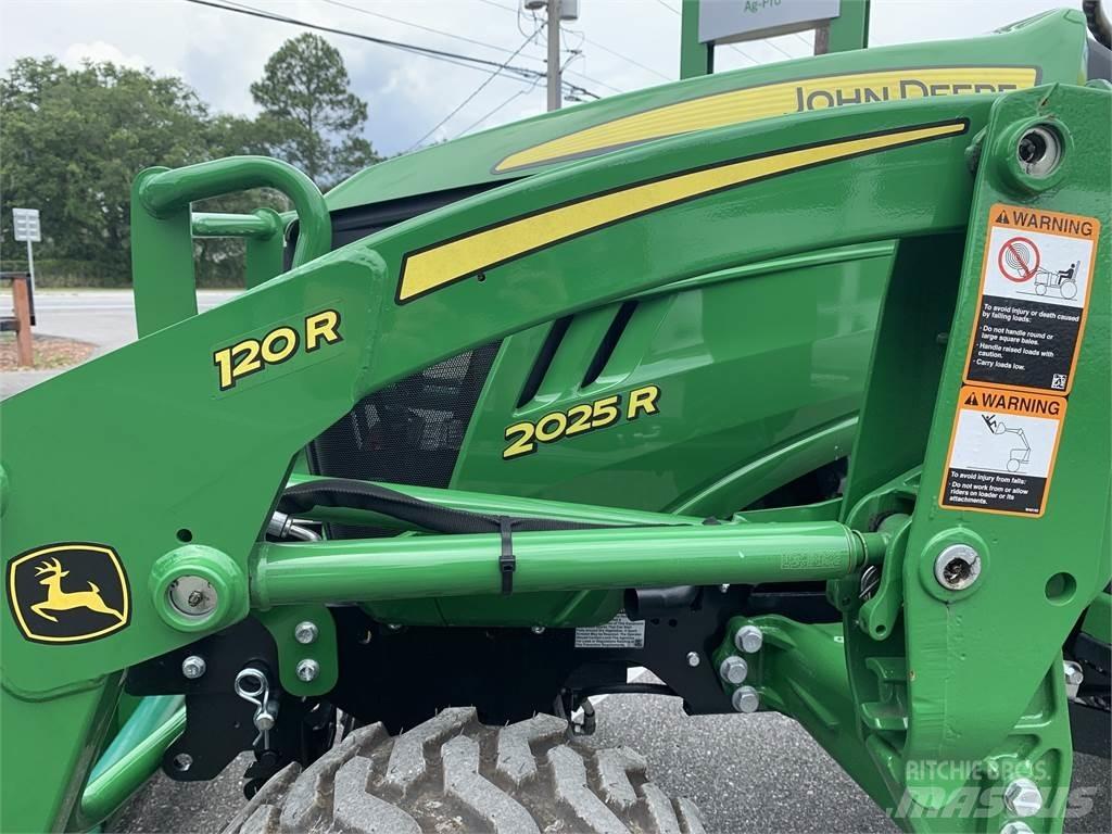 John Deere 2025R 小型拖拉机