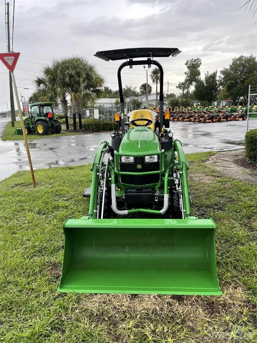 John Deere 2025R 小型拖拉机