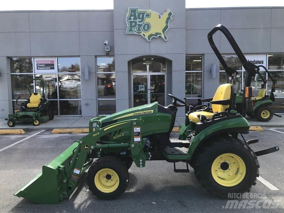 John Deere 2025R 小型拖拉机