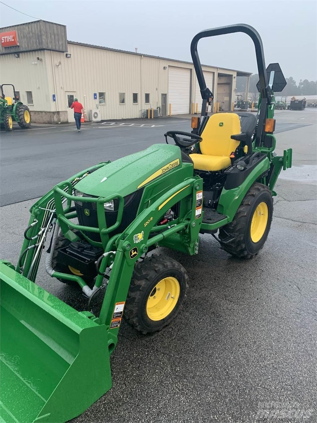 John Deere 2025R 小型拖拉机