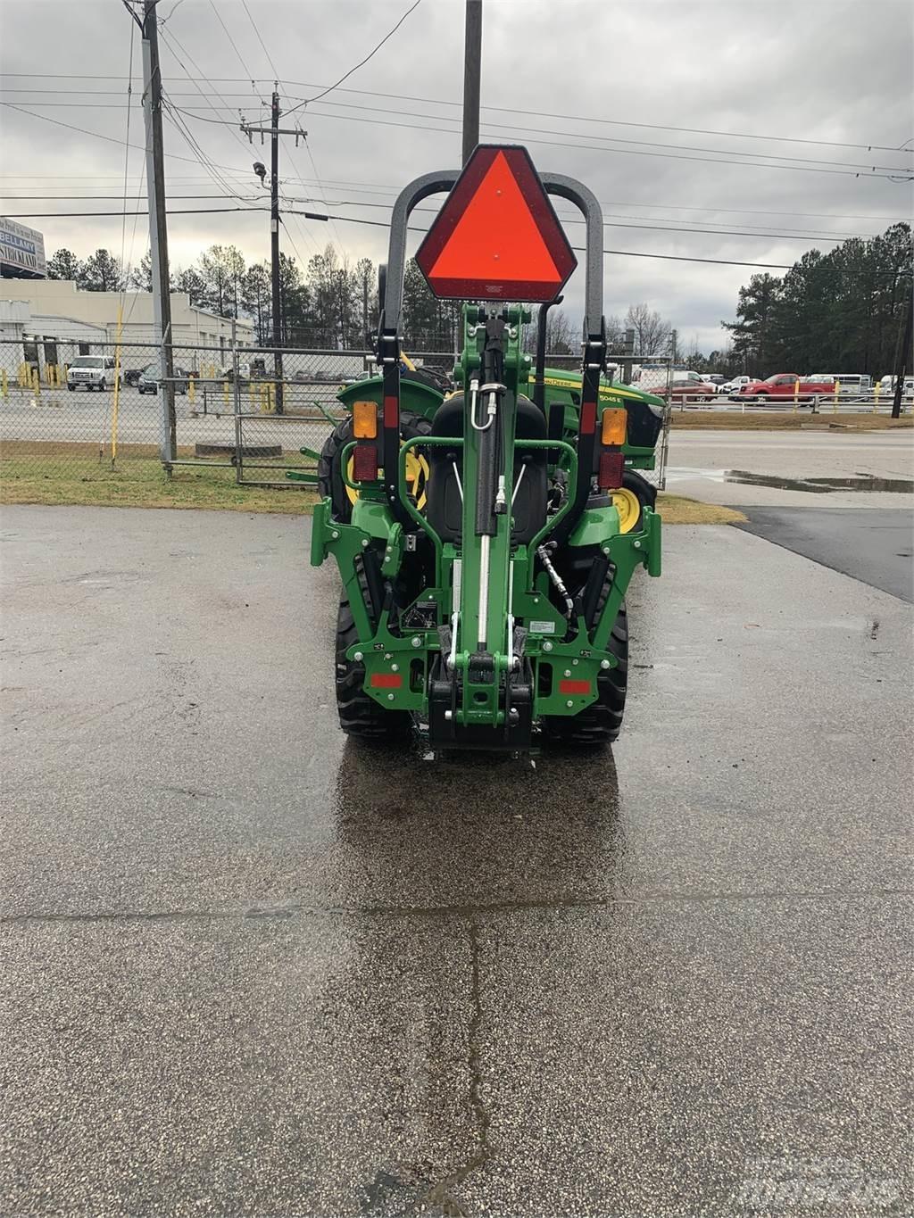John Deere 2025R 小型拖拉机