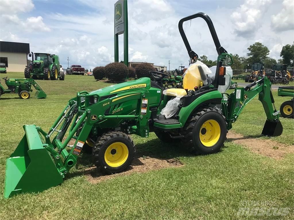 John Deere 2025R 小型拖拉机