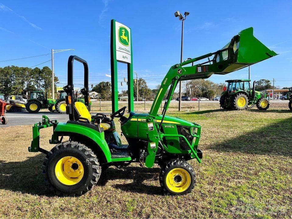 John Deere 2032R 小型拖拉机