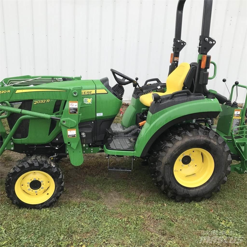 John Deere 2032R 小型拖拉机