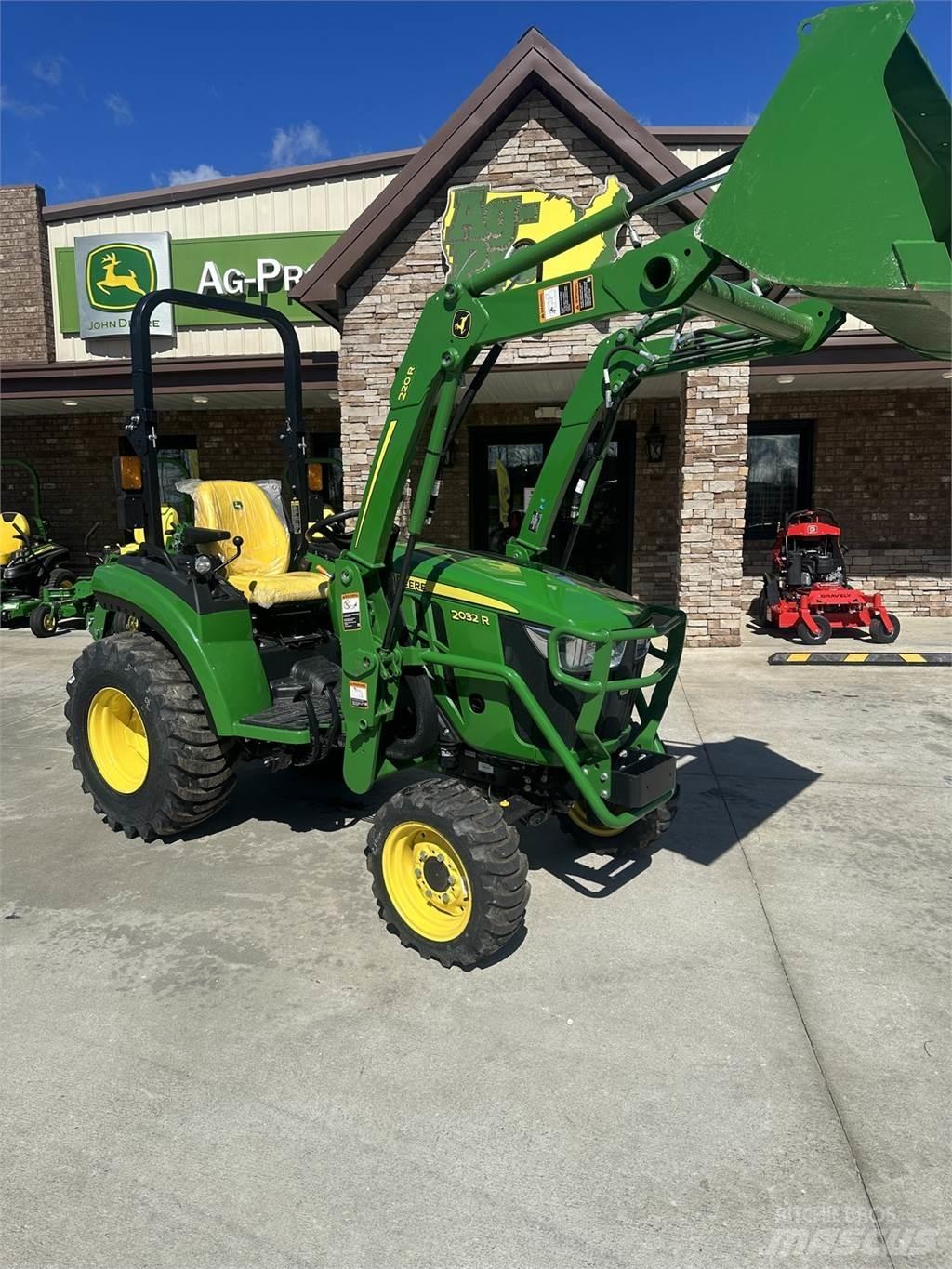 John Deere 2032R 小型拖拉机