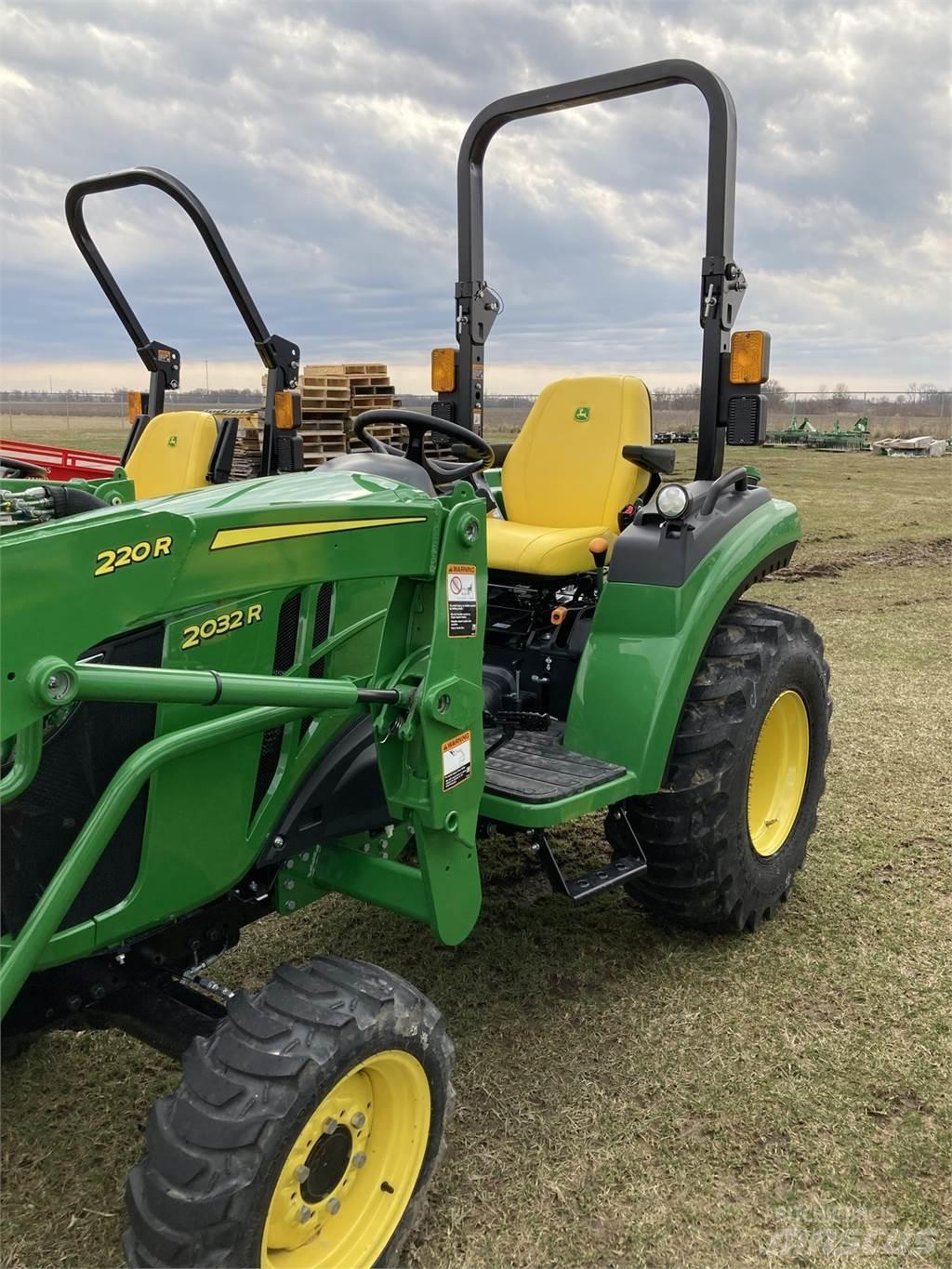 John Deere 2032R 小型拖拉机