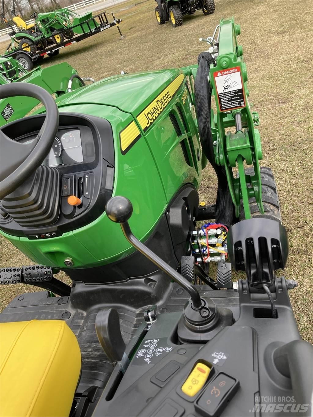 John Deere 2032R 小型拖拉机