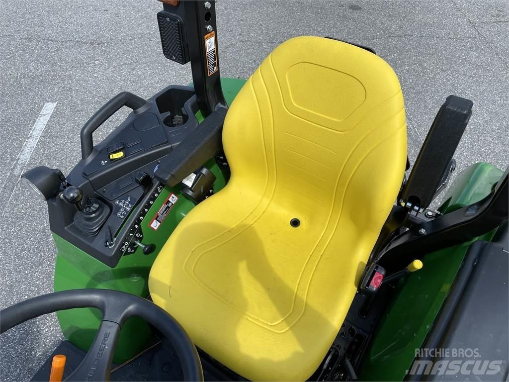 John Deere 2038R 小型拖拉机