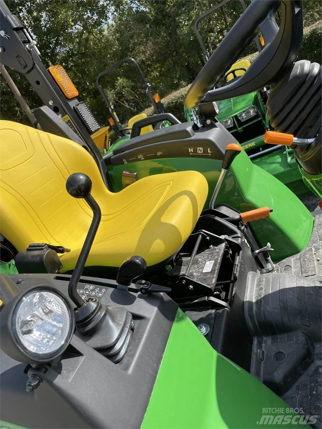 John Deere 2038R 小型拖拉机