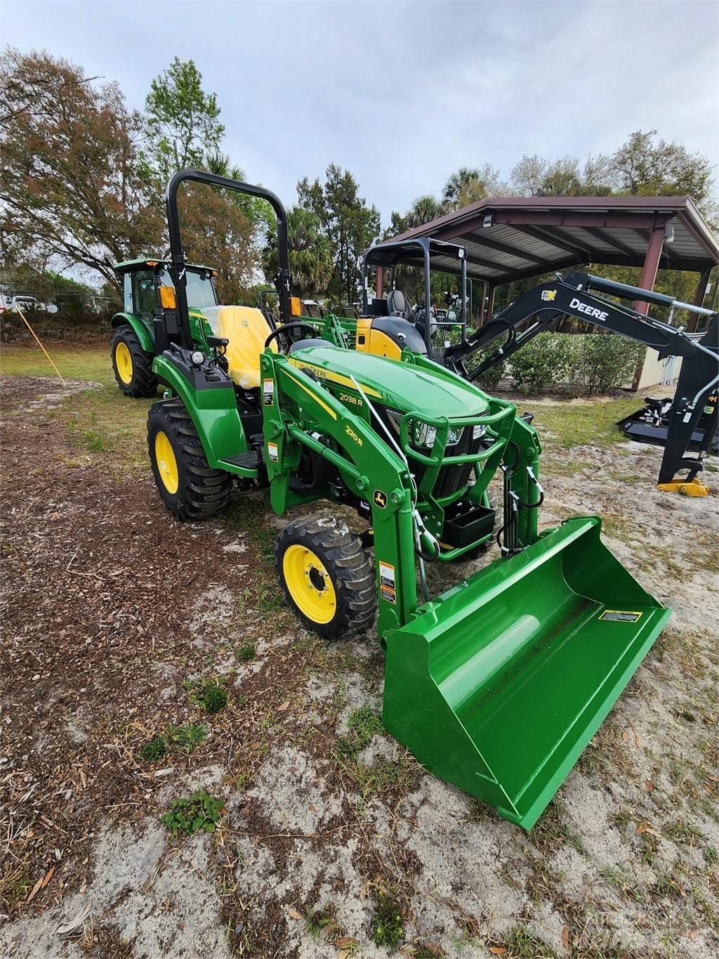 John Deere 2038R 小型拖拉机