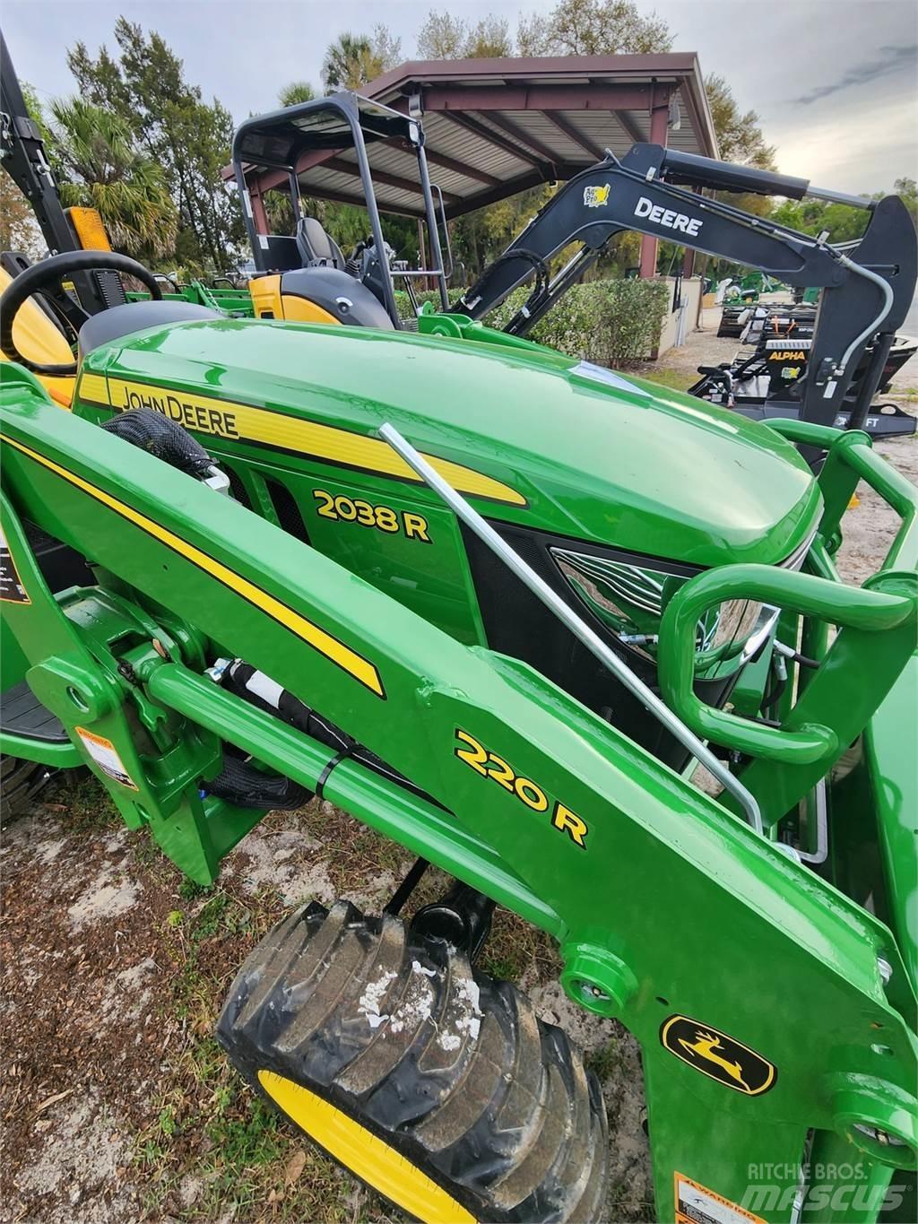 John Deere 2038R 小型拖拉机