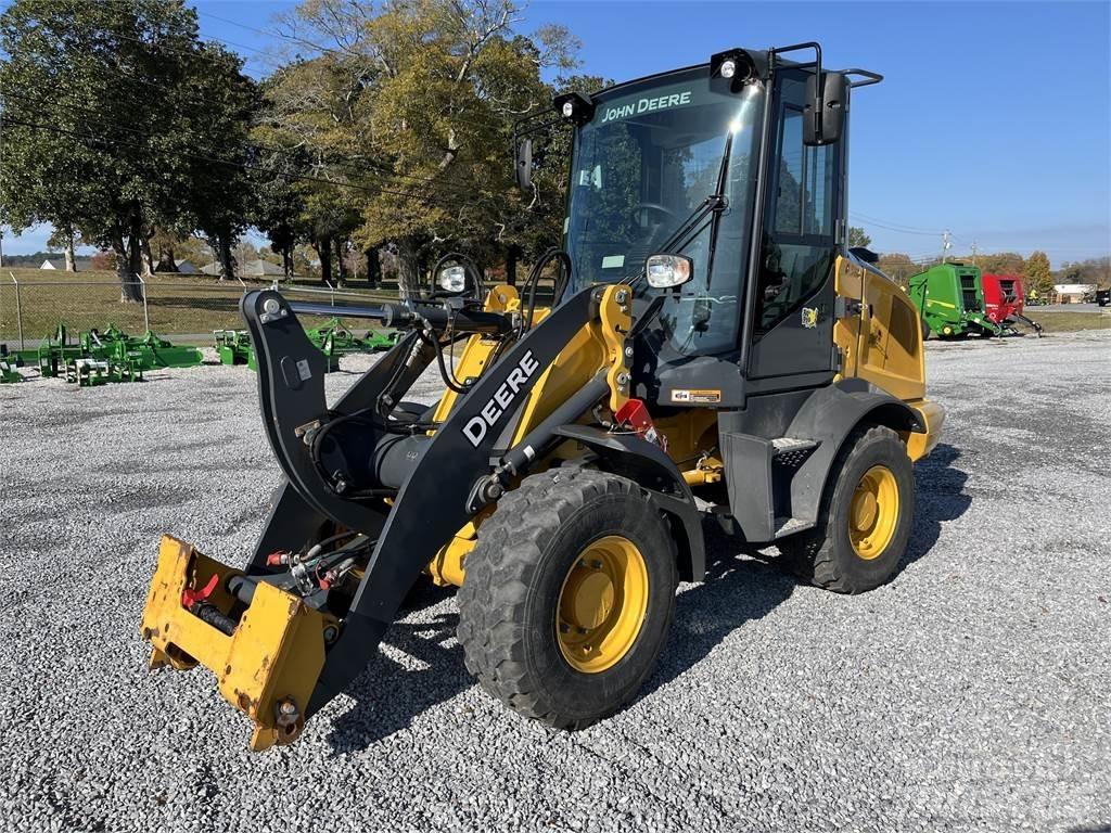 John Deere 244L 小型装载机