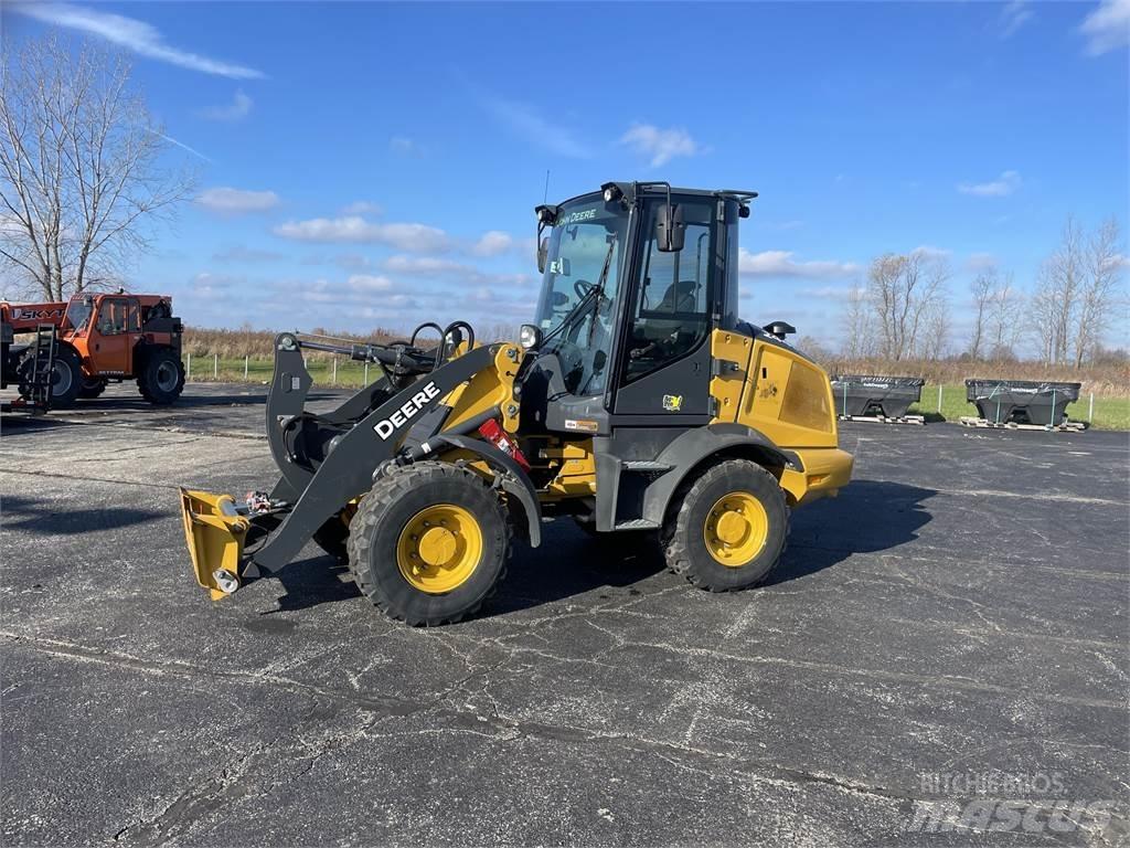 John Deere 244L 小型装载机